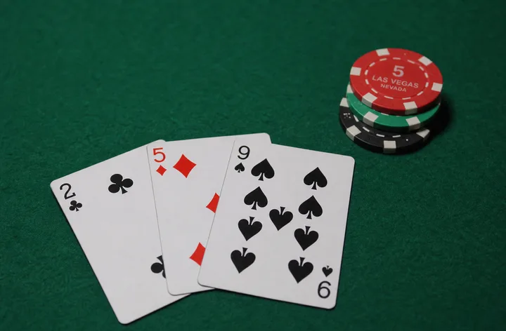 Low High Card Teen Patti hand example on felt with virtual chips